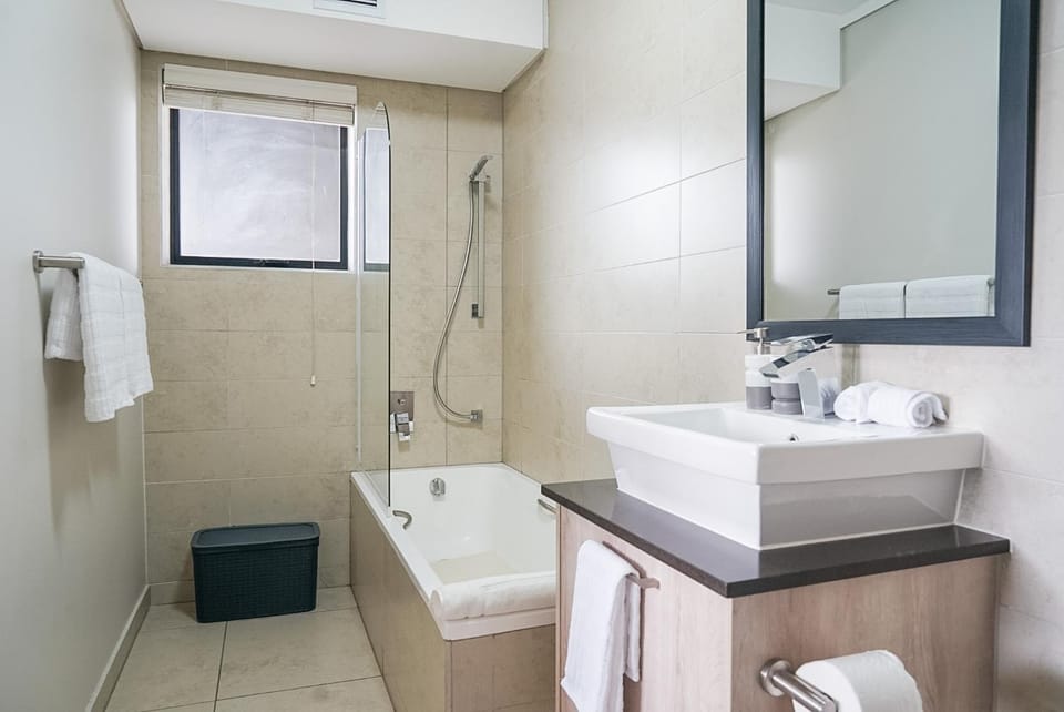 Toilet, Bath, towels