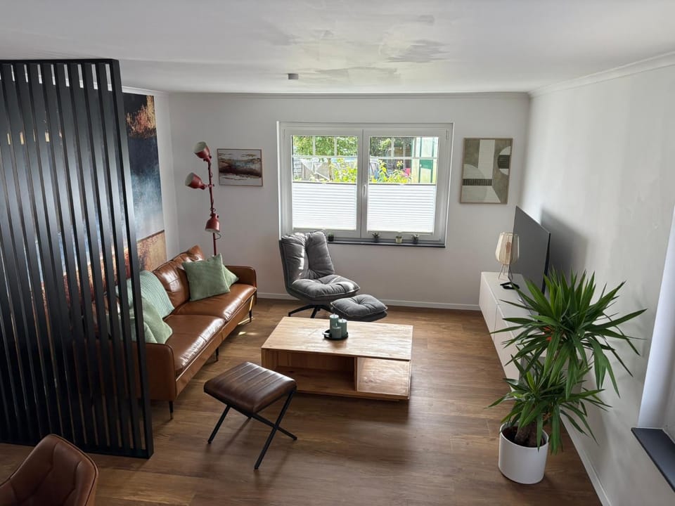 TV and multimedia, Living room, Evening entertainment