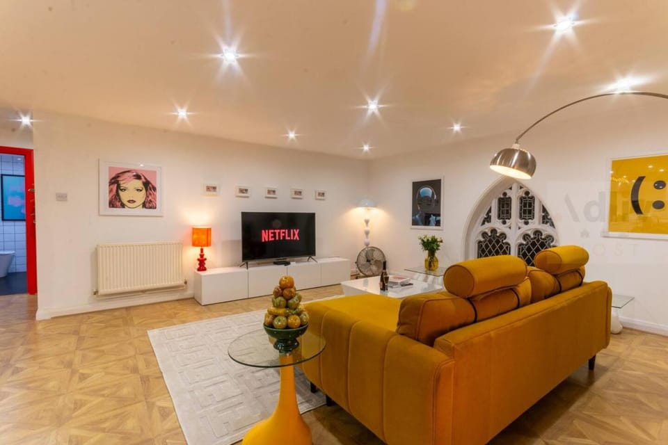 Living room, Entertainment