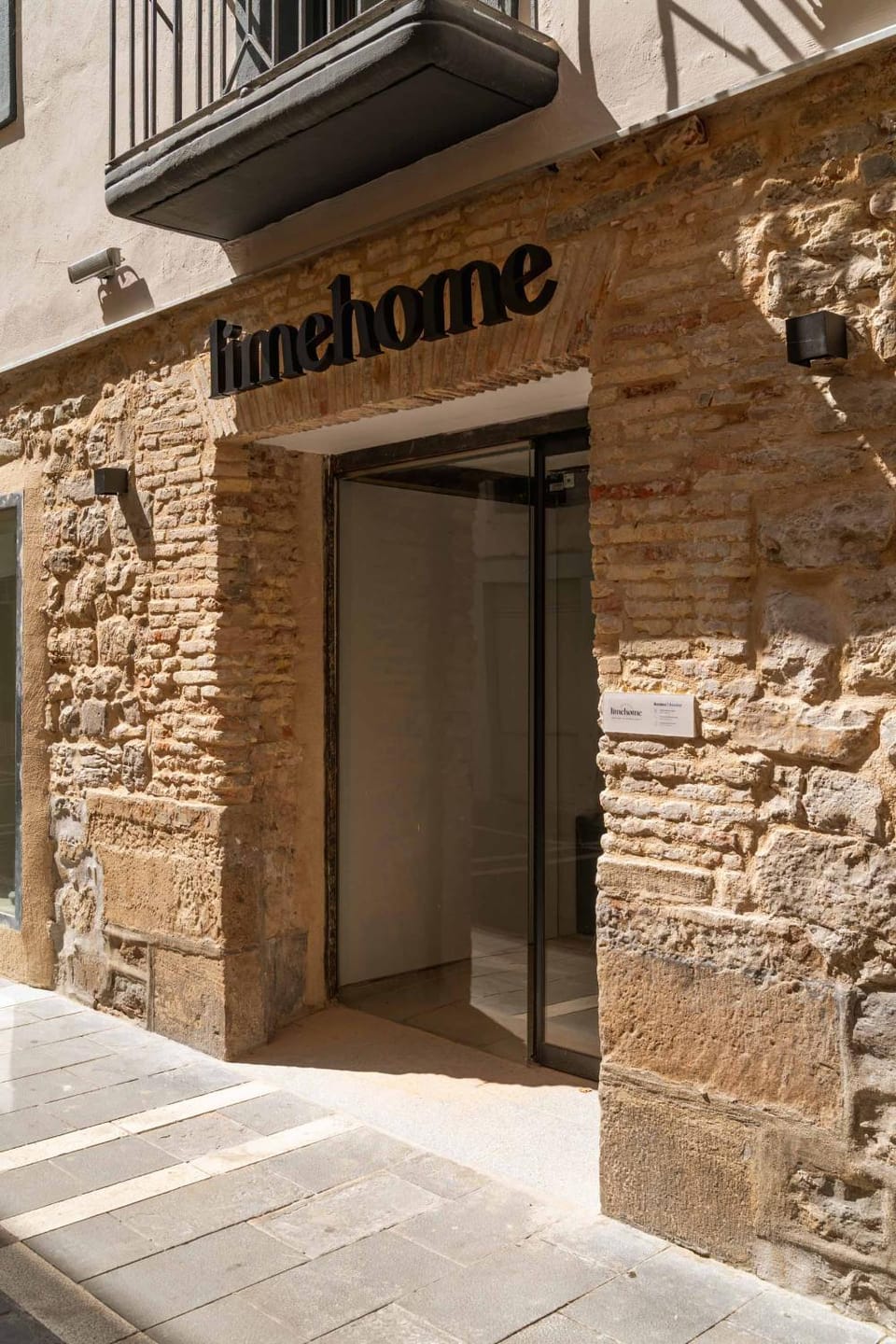 Property building, Facade/entrance, Day