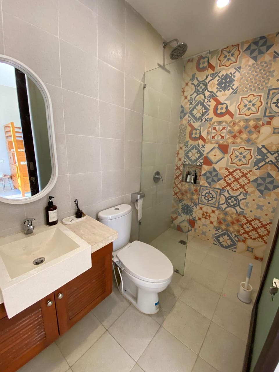 Shower, Toilet, Bathroom, bidet, towels