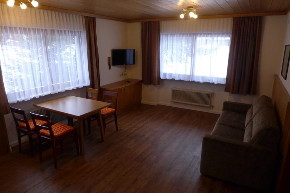TV and multimedia, Living room, Dining area