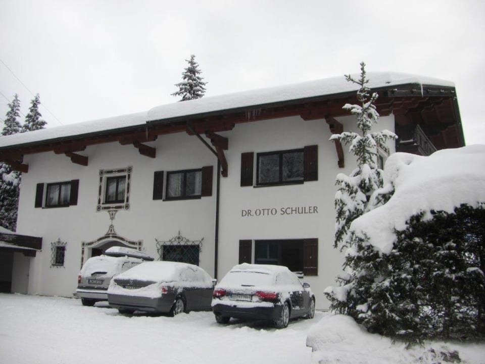 Property building, Winter, Parking