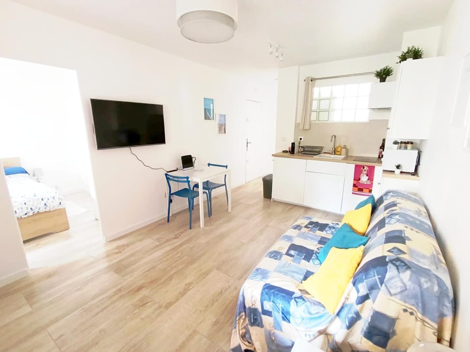 Appartement 2 pièces avec Balcon, Clim et Parking au Port de Hyères Apartment in Hyères