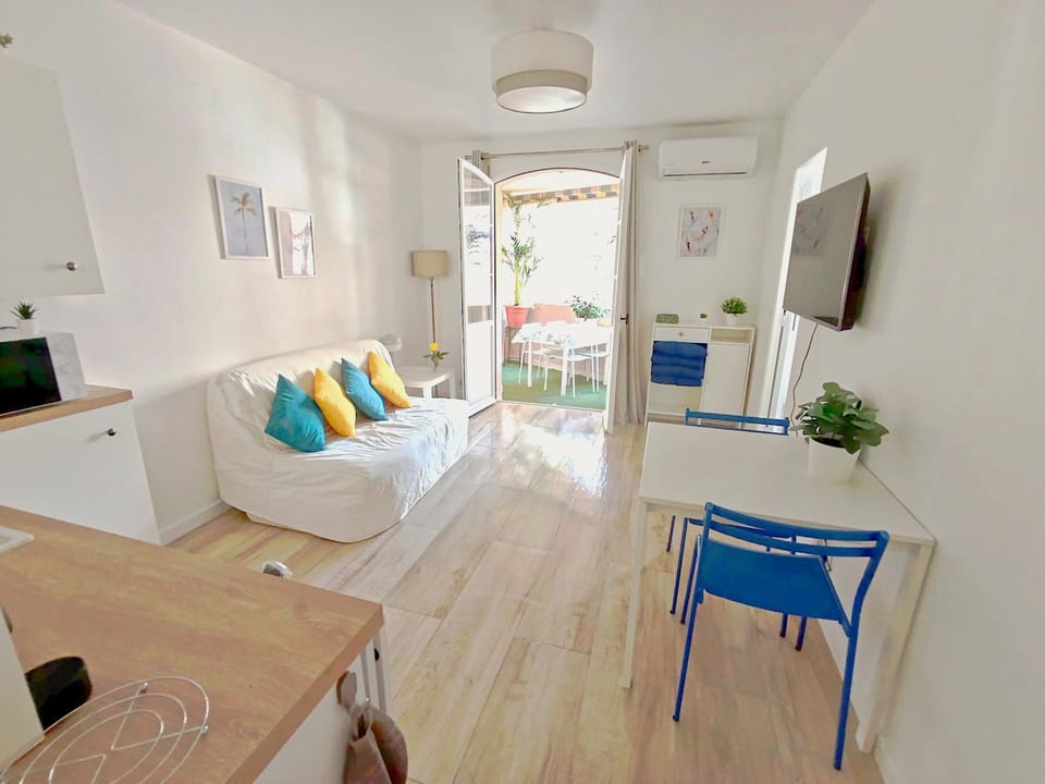 Appartement 2 pièces avec Balcon, Clim et Parking au Port de Hyères Apartment in Hyères