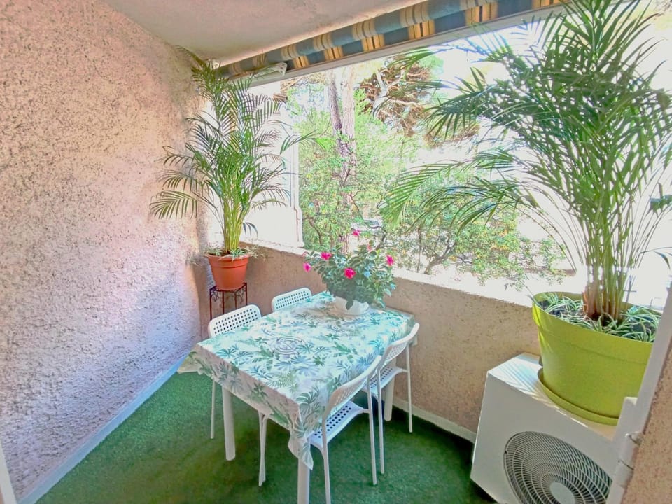 Appartement 2 pièces avec Balcon, Clim et Parking au Port de Hyères Apartment in Hyères