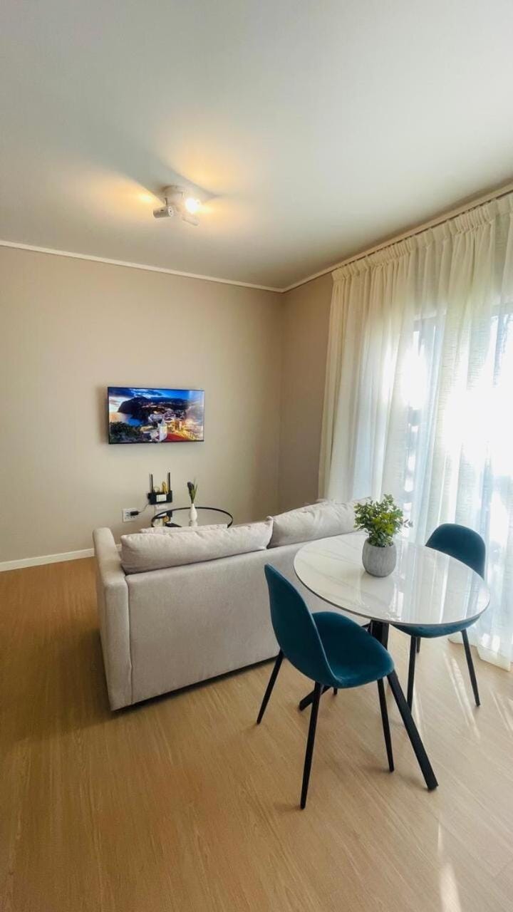 Tranquil Top-Floor in Bryanston Apartment in Sandton