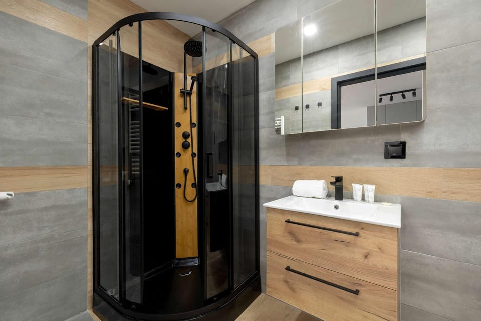 Shower, Bathroom, towels