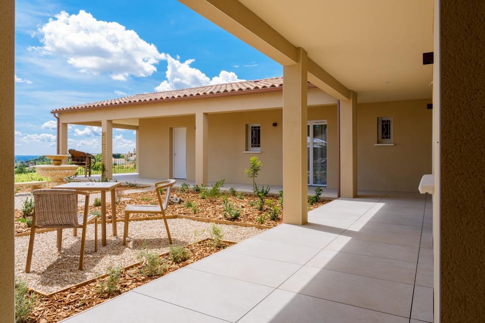 Patio, Dining area