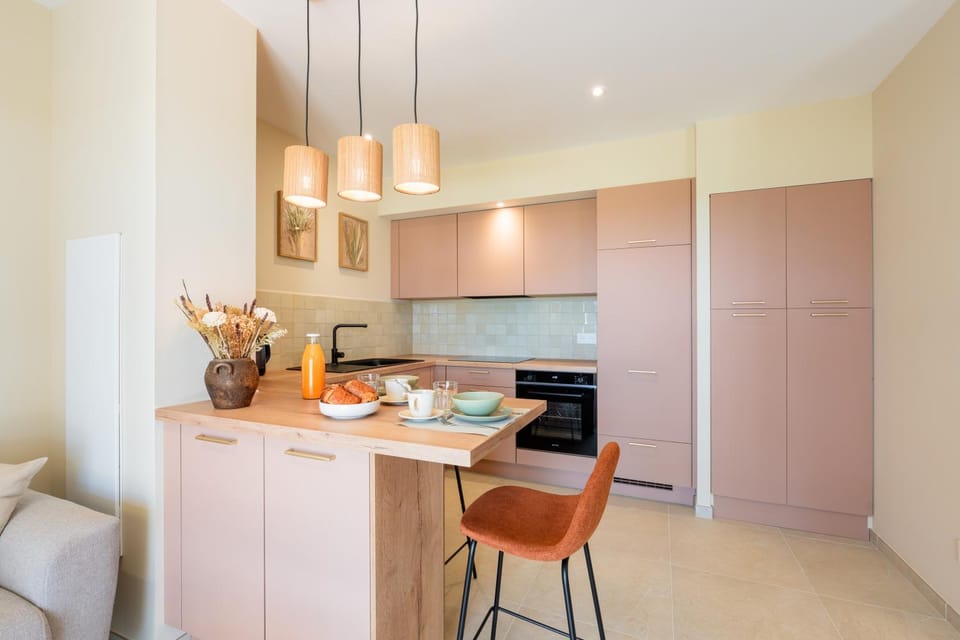 Kitchen or kitchenette, Dining area, oven, pet friendly, stove, toaster