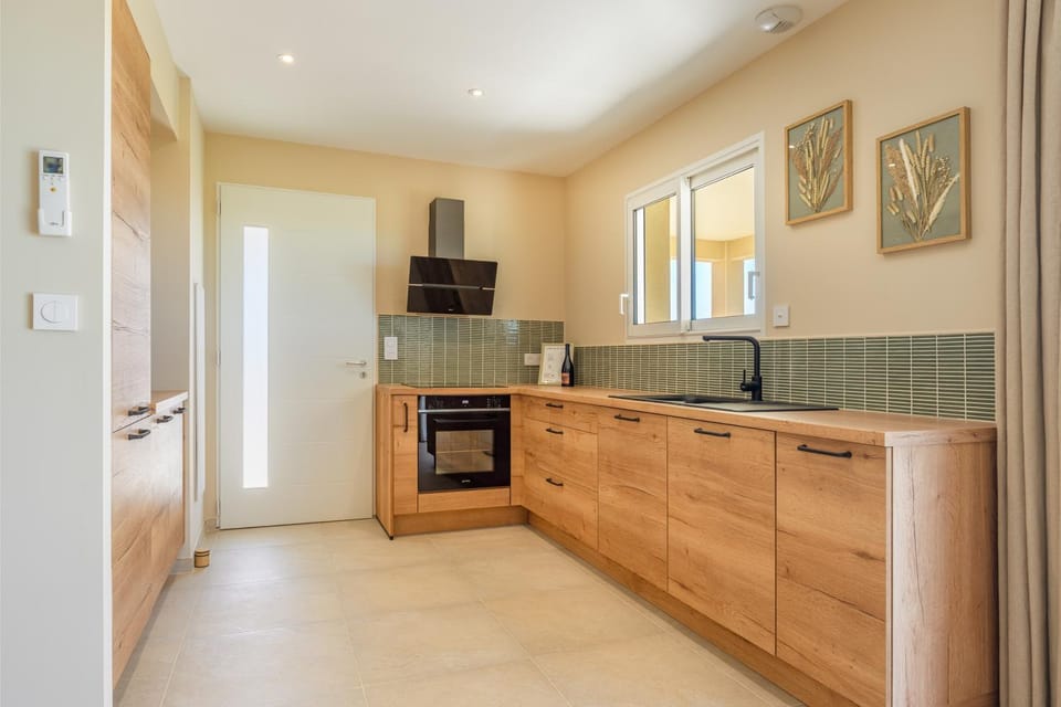 Kitchen or kitchenette, dishwasher, oven, stove