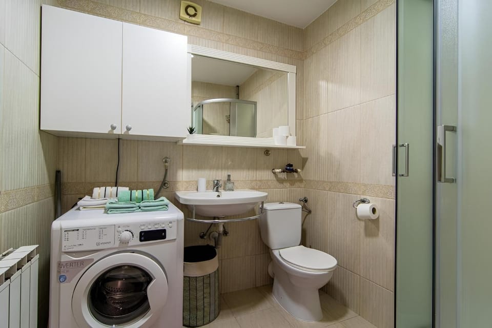 Toilet, Bathroom, washing machine, dryer