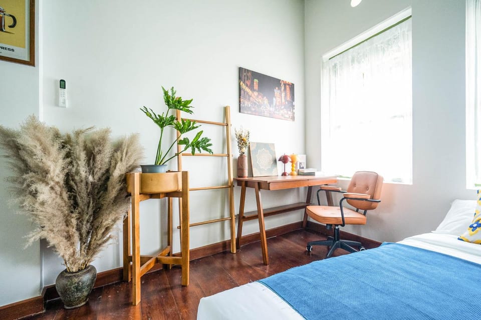 Seating area, Bedroom