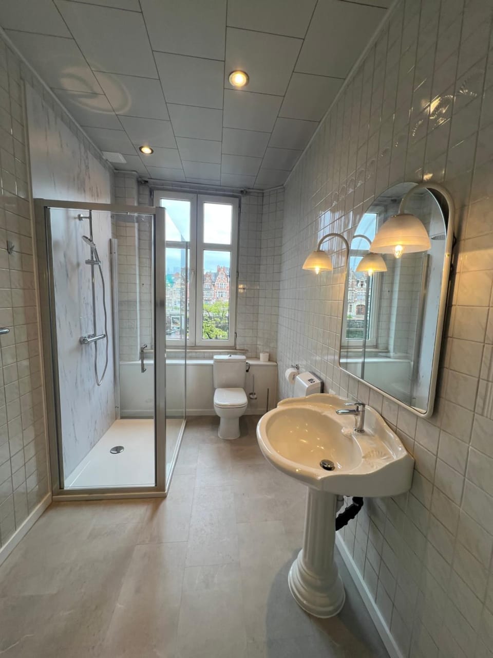 Shower, Toilet, Bathroom, towels