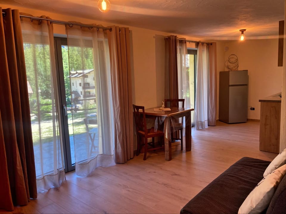 Kitchen or kitchenette, Living room, Dining area