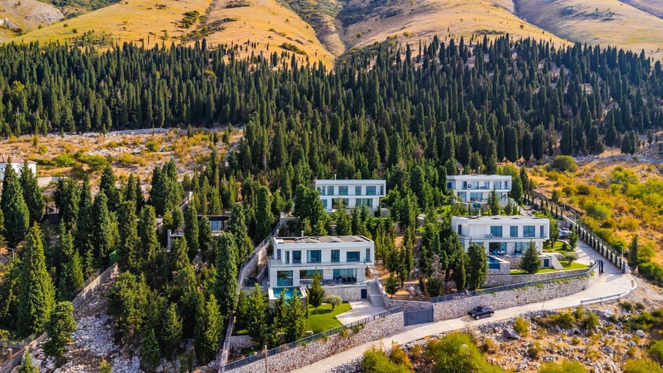 Lake Whisper Villa Pool & Amazing Views by PikHost Villa in Montenegro