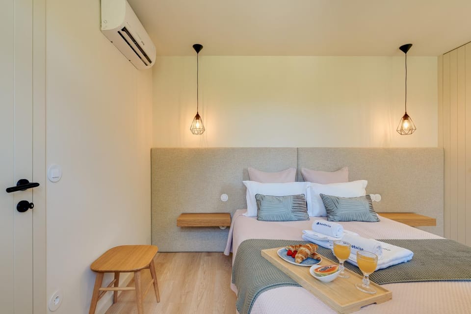 Bed, Bedroom, towels, air conditioner