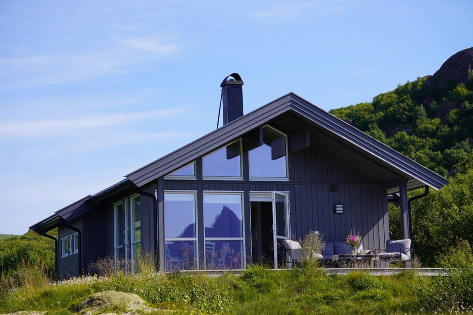 Property building, Day, Natural landscape, Garden view, Mountain view