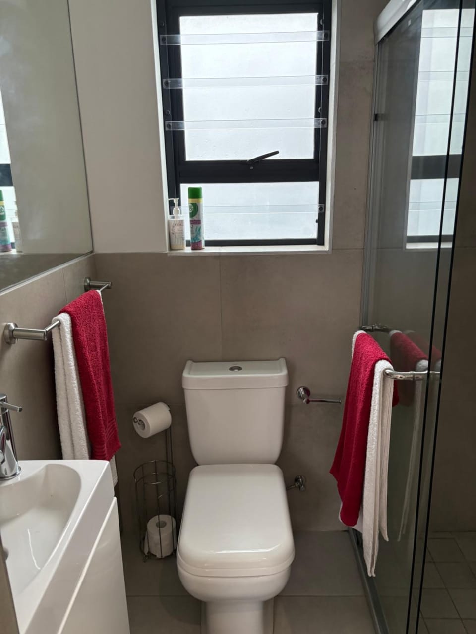 Shower, Toilet, Bathroom, towels