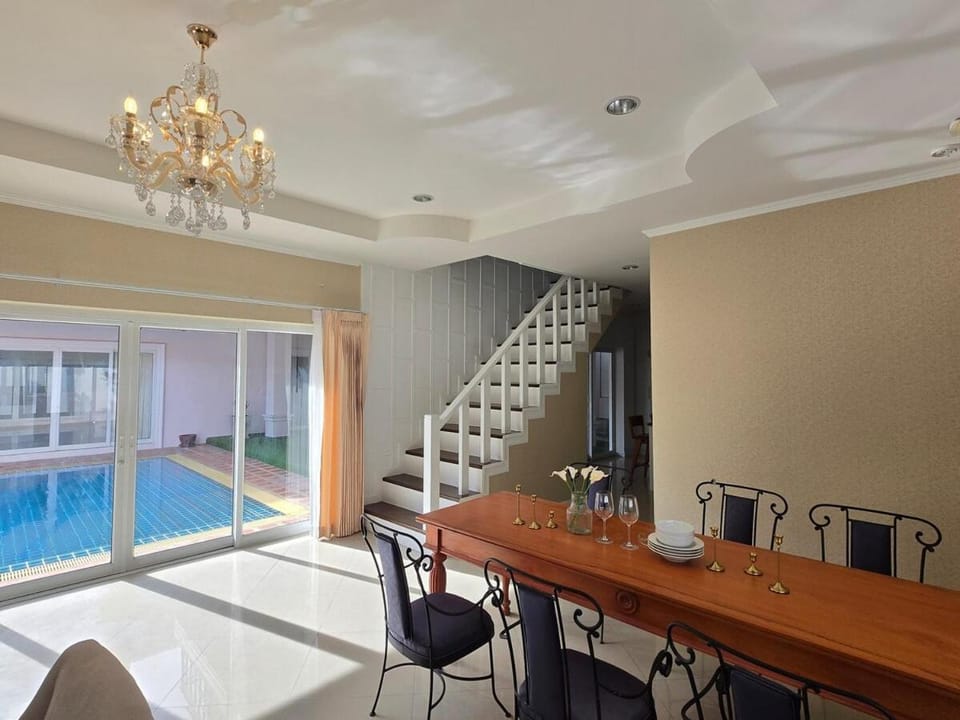 Toongklom Talman Pool Villa 4BR at Pattaya Villa in Pattaya City