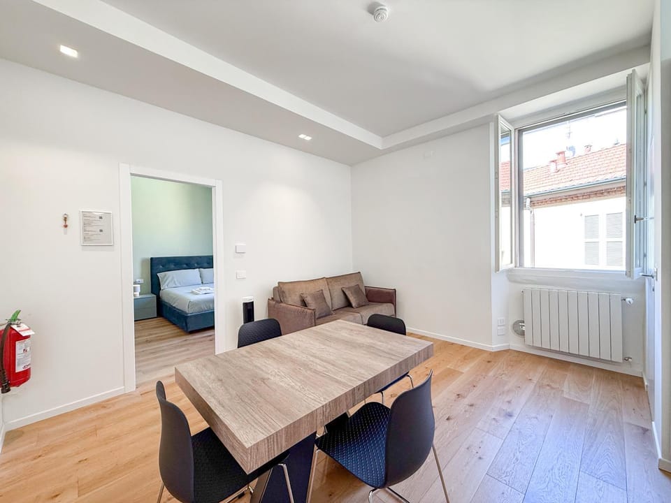 Living room, Seating area, Dining area, internet