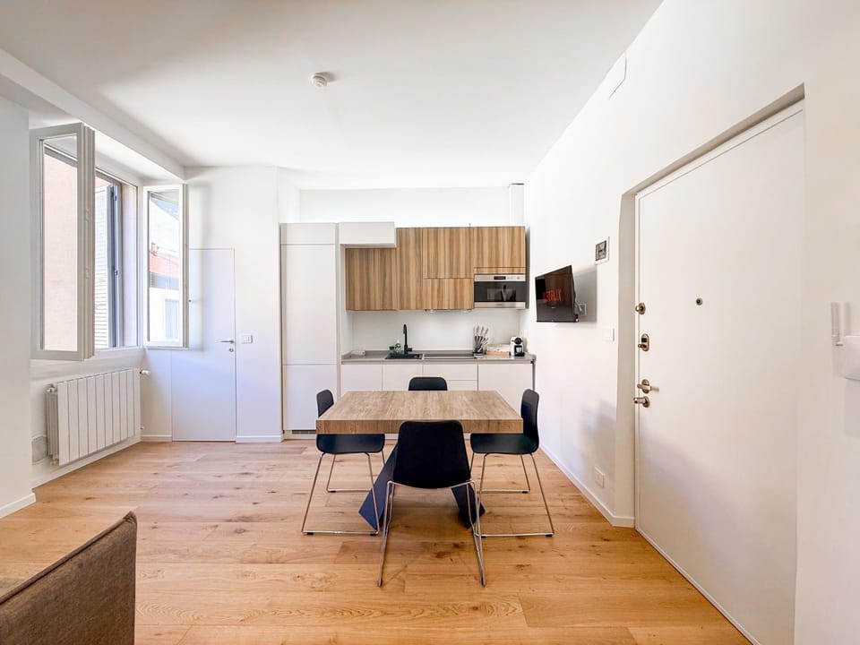 TV and multimedia, Kitchen or kitchenette, Living room, Seating area, Dining area, internet, stove