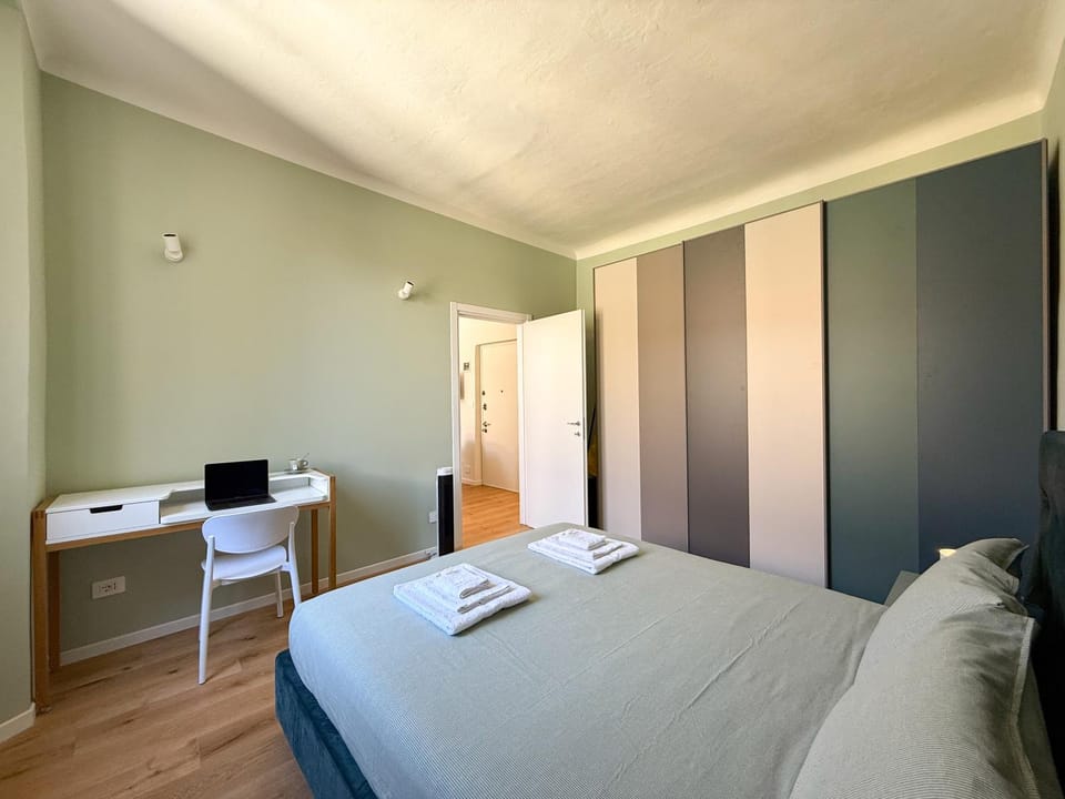 Bed, Photo of the whole room, Bedroom, wardrobe