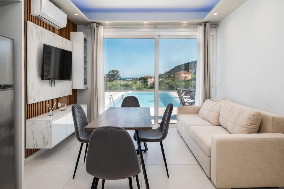 TV and multimedia, Living room, Dining area