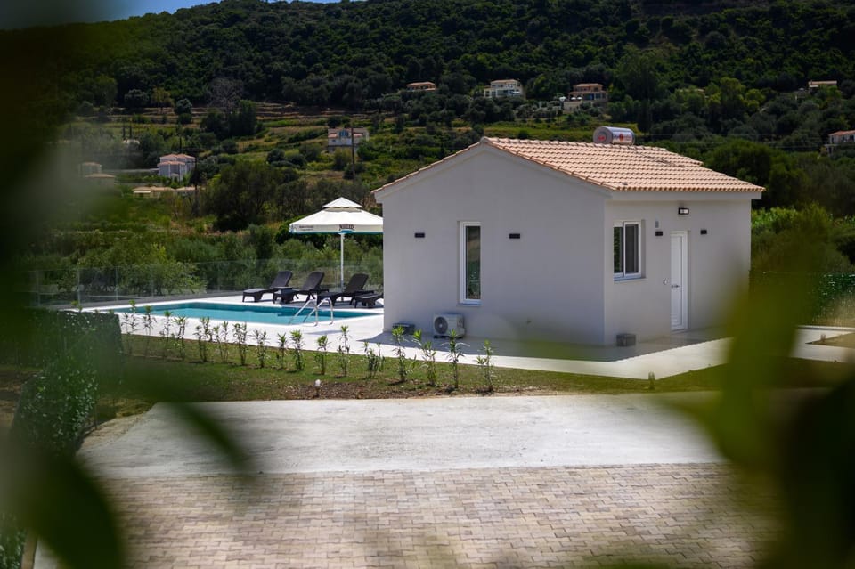 Property building, Natural landscape, Swimming pool, sunbed