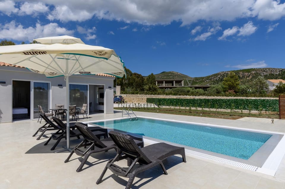 Balcony/Terrace, Swimming pool
