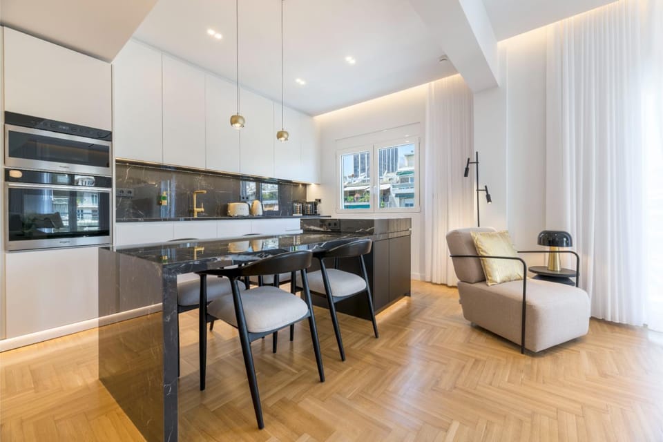Kitchen or kitchenette, Seating area, Dining area, oven, stove