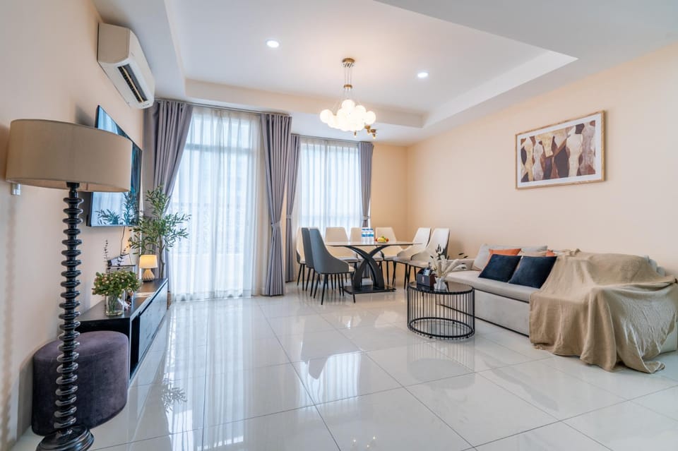 TV and multimedia, Living room, Dining area, air conditioner