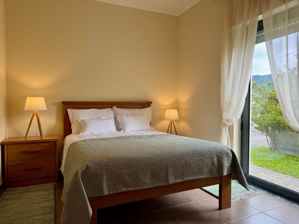 Bed, Natural landscape, Photo of the whole room, Bedroom, Mountain view