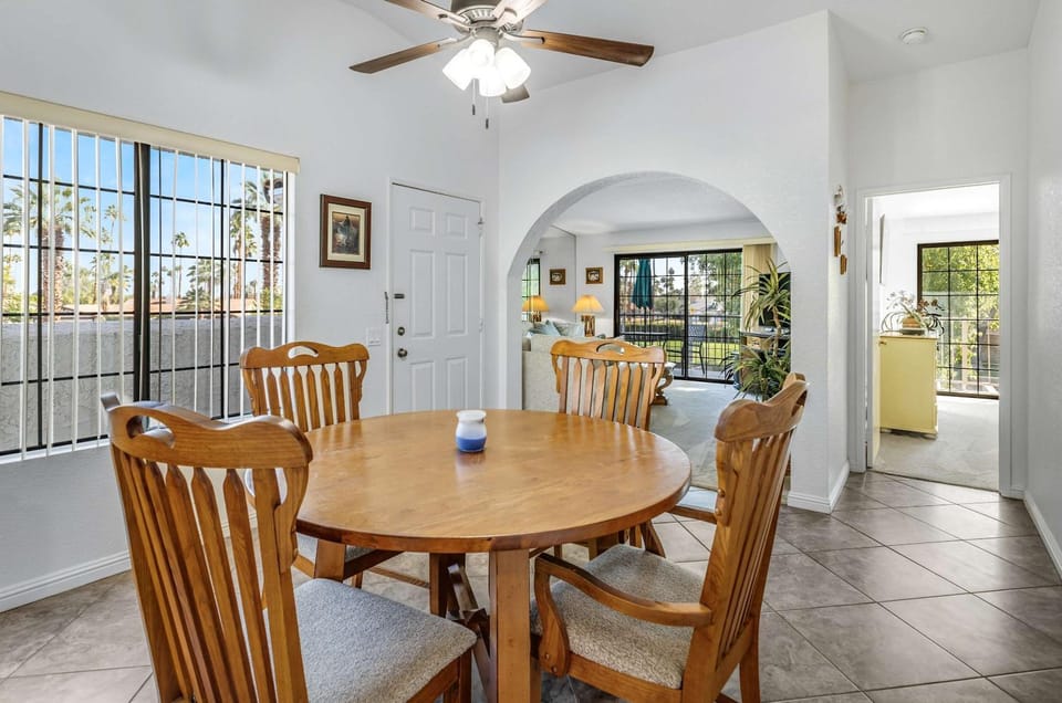 Stylish Condo with Private Pool & & Panoramic View House in Palm Springs