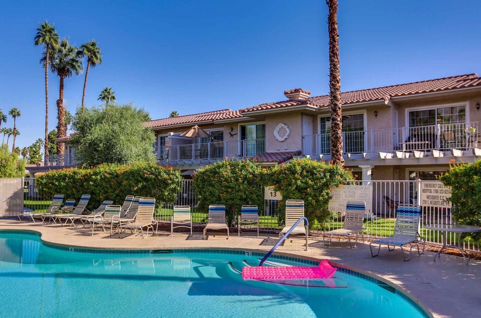 Stylish Condo with Private Pool & & Panoramic View House in Palm Springs