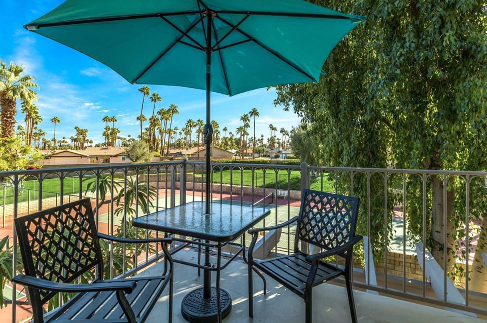 Stylish Condo with Private Pool & & Panoramic View House in Palm Springs