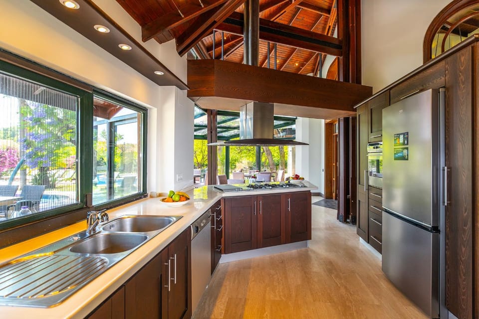 Kitchen or kitchenette, Kitchen or kitchenette, oven