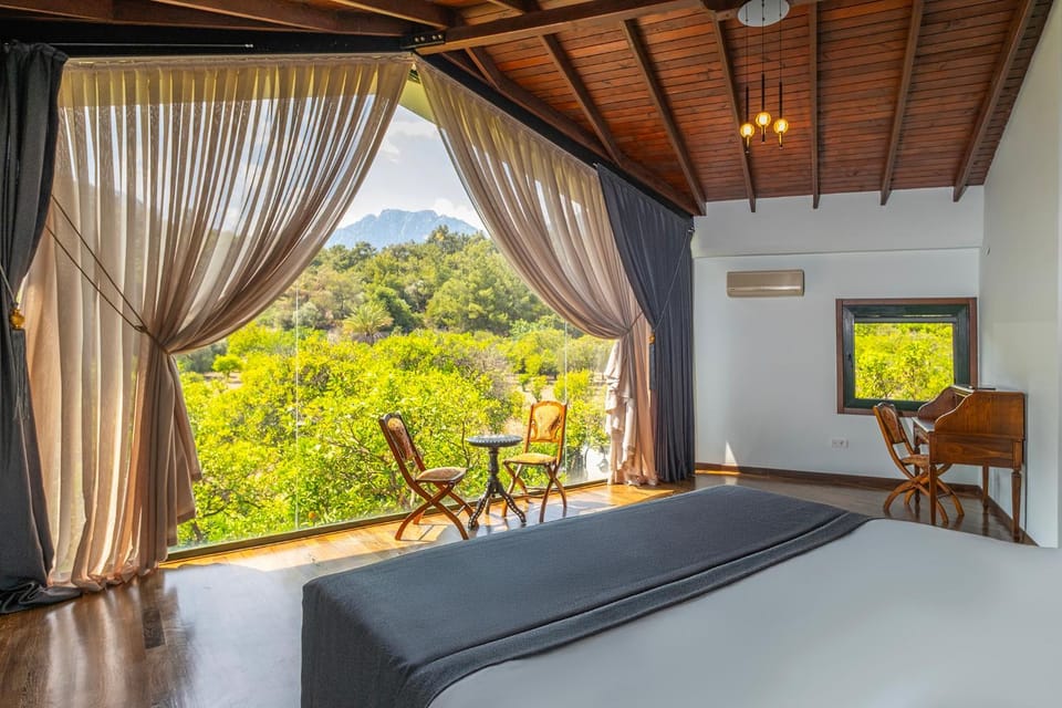 Natural landscape, Photo of the whole room, Bedroom, Mountain view
