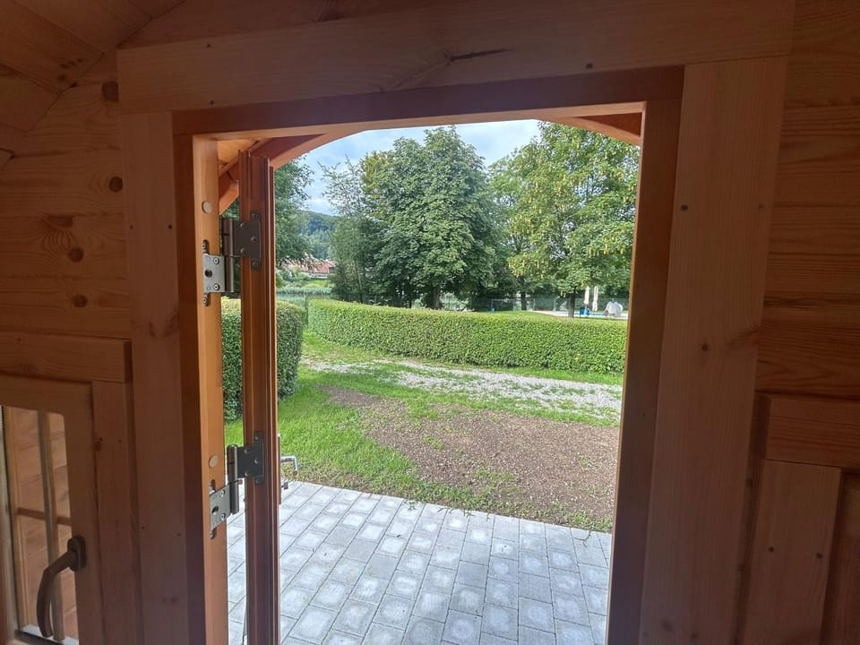 Schlaf-Fässer am Campingplatz Lienheim Campground/ 
RV Resort in Schaffhausen, Switzerland