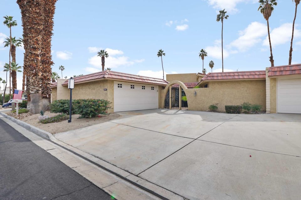 2BR 2BA Charming Cathedral City Condo with Territorial Views House in Cathedral City