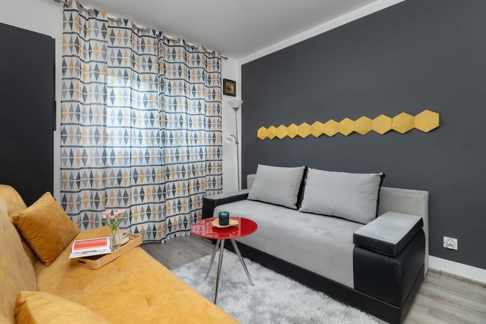 Photo of the whole room, Seating area, Bedroom