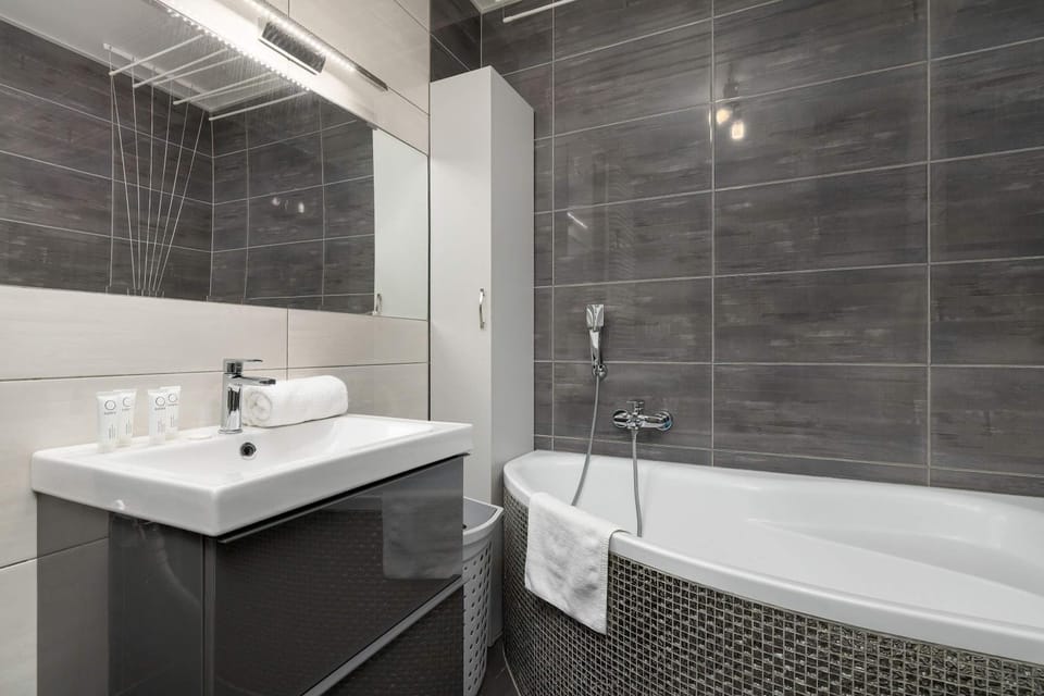 Shower, Bathroom, Bath, towels
