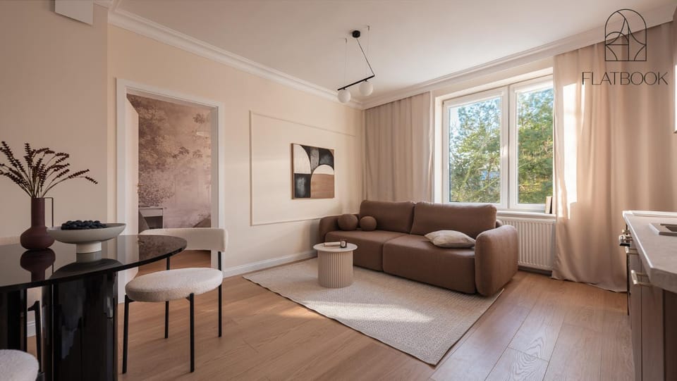 Bed, Kitchen or kitchenette, Living room, Photo of the whole room, Seating area