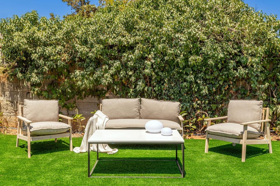 Garden, Balcony/Terrace, Seating area, Garden view, Swimming pool