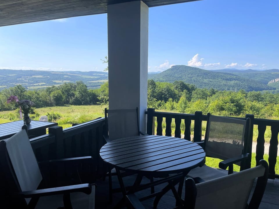 Patio, Day, Natural landscape, View (from property/room), Balcony/Terrace, Dining area, Mountain view