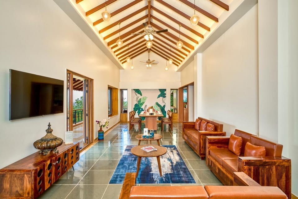 Communal lounge/ TV room, TV and multimedia, Living room, Seating area, Evening entertainment