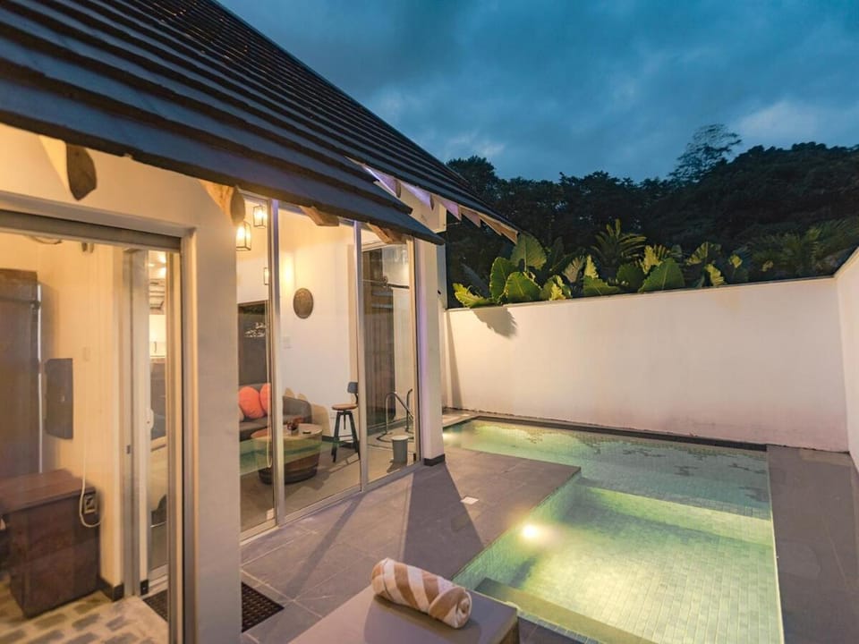Villa H2O by Dr Nalin -Entire 2BR Villa - Private Pool & Breakfast - 5 min to Secret Beach Villa in Ahangama