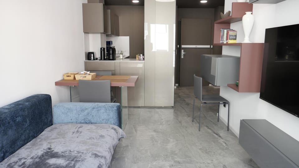 Living room, Dining area