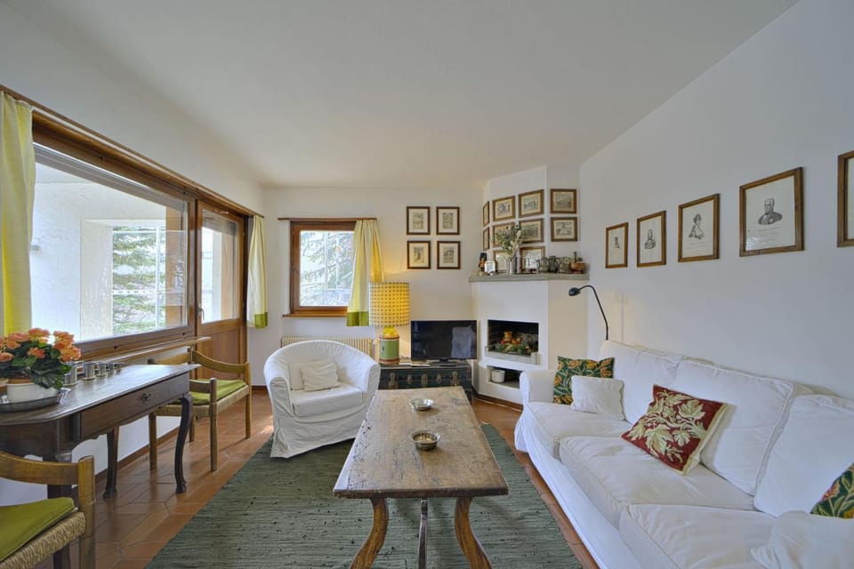 Communal lounge/ TV room, Living room