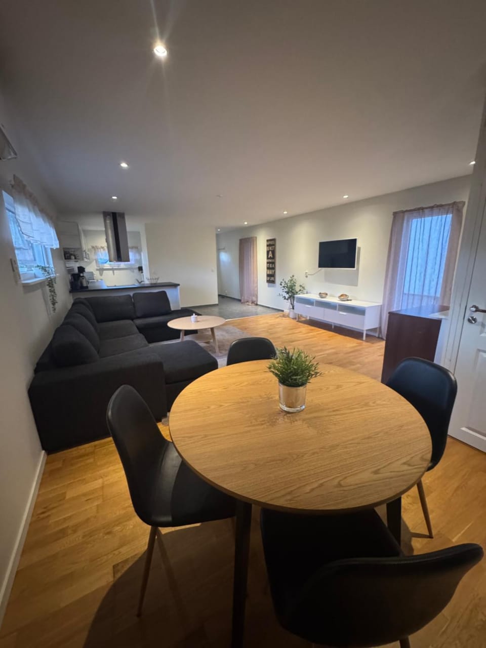 Privat & modern lägenhetshus med egen ingång! Apartment in Skåne County